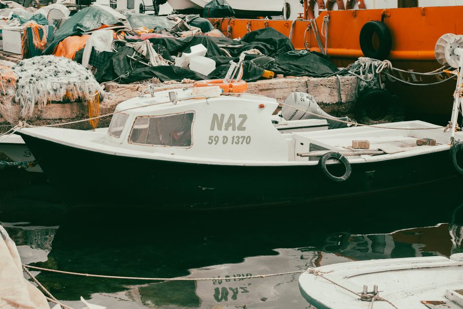 Pescadores Catarinenses Bloqueiam Navio de Pesca Norueguês e Forçam Marinha a Escolher Entre Tratado Bilateral e Pressão Sindical