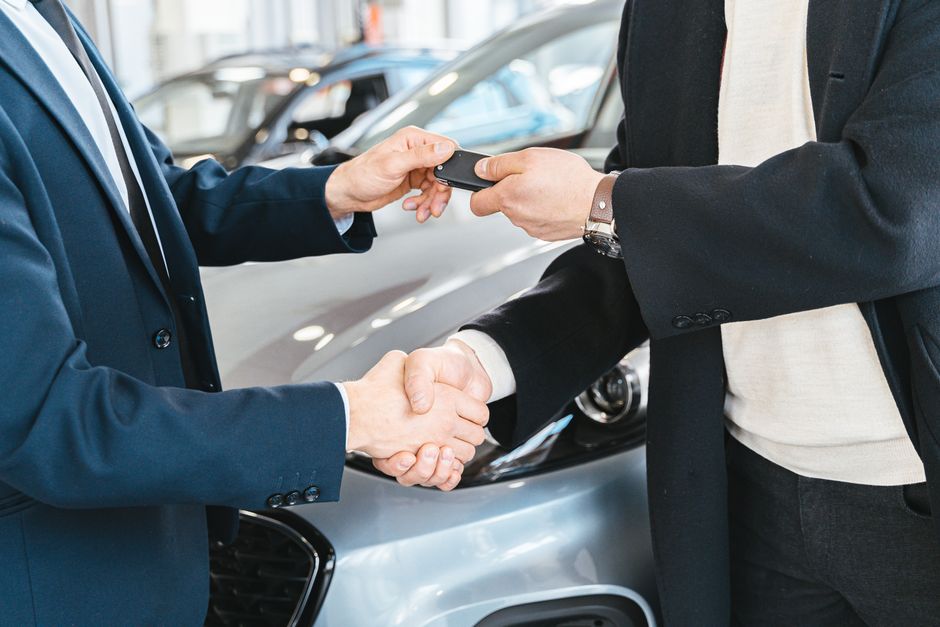 Trocar de Carro Todo Ano Vale a Pena? Descubra os Prós, Contras e Quanto Você Realmente Gasta
