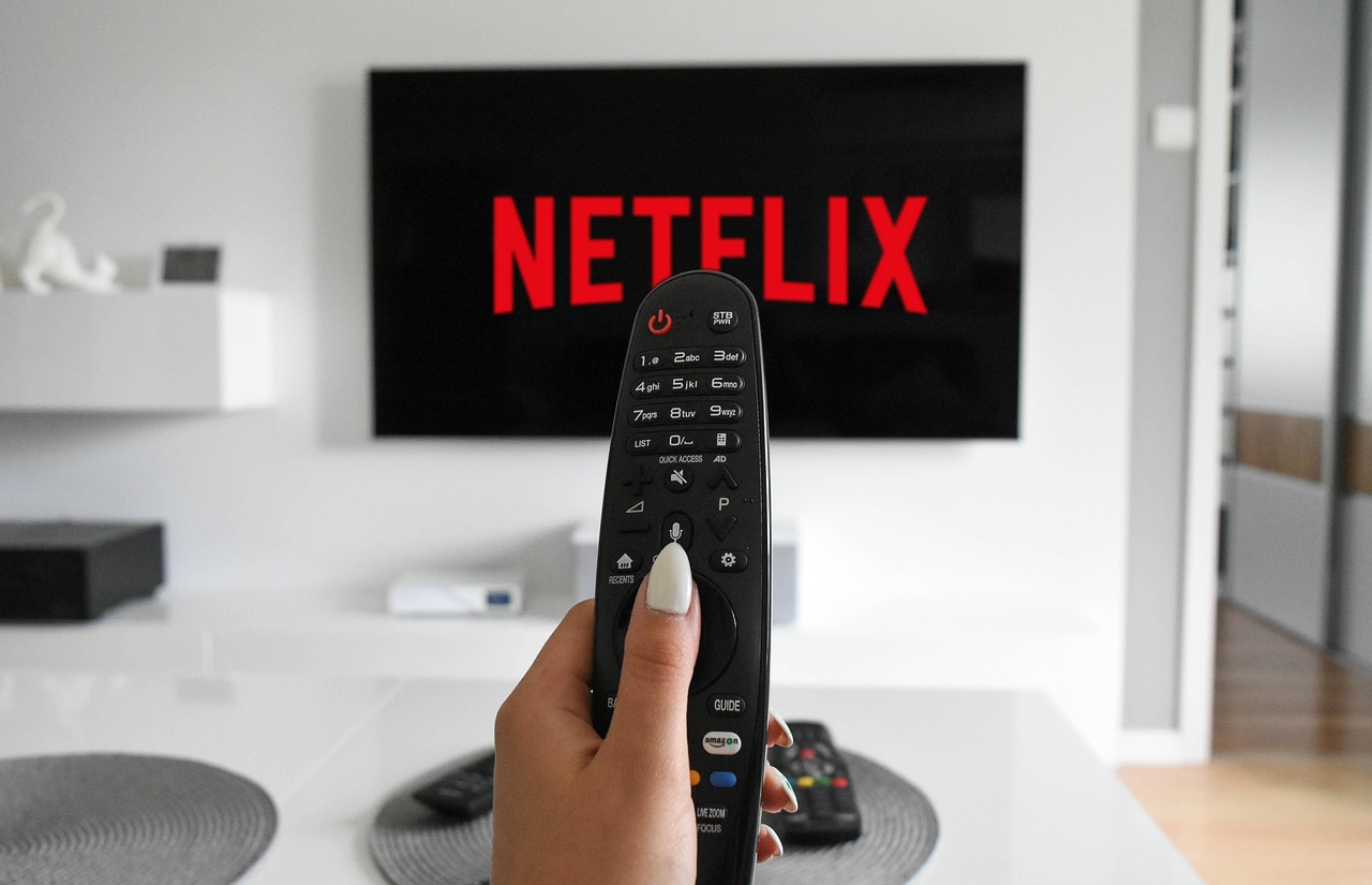 Fabricante Coreana de Televisores Ativa por Atualização Automática Função de Coleta de Áudio em Aparelhos Vendidos no Brasil e Alega que Cláusula de Consentimento Estava em Contrato de Garantia Assinado na Compra